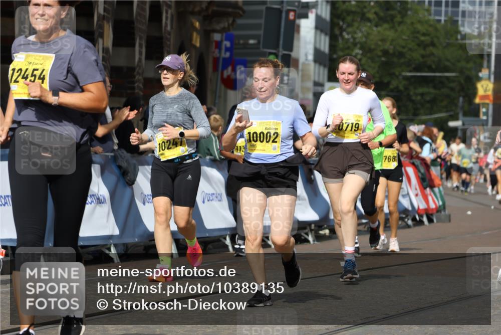 13.09.2026 - 21. swb-Marathon Bremen Strokosch-Dieckow http://msf.ph/oto/10389135 13.09.2026 11:10:35 Ziel 10169, 10361, 10362, 10706, 10890, 10963, 11080, 11382, 11725, 11732, 11933, 11957, 12117, 12207, 12293, 12550, 10461, 10462, 10911, 11047, 11309, 11327, 11335, 11465, 11513, 11583, 11736, 11846 meine-sportfotos.de