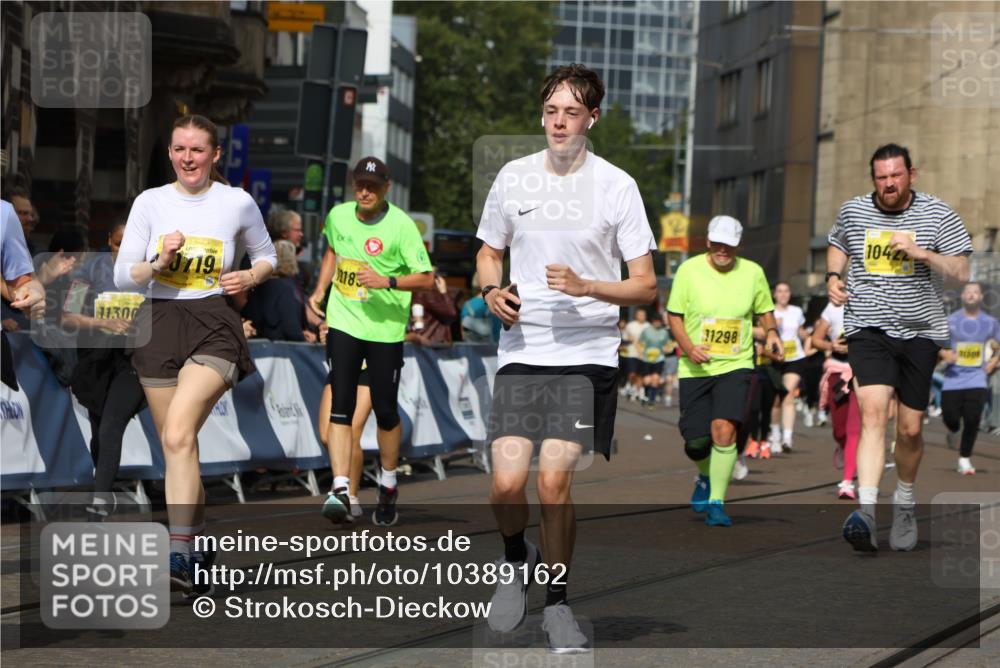 13.09.2026 - 21. swb-Marathon Bremen Strokosch-Dieckow http://msf.ph/oto/10389162 13.09.2026 11:10:37 Ziel 10169, 10361, 10362, 10706, 10890, 10963, 11080, 11382, 11725, 11732, 11933, 11957, 11982, 12117, 12207, 12293, 12550, 10148, 10461, 10462, 10547, 10911, 11047, 11309, 11327, 11335, 11465, 11513, 11583, 11756, 11846 meine-sportfotos.de