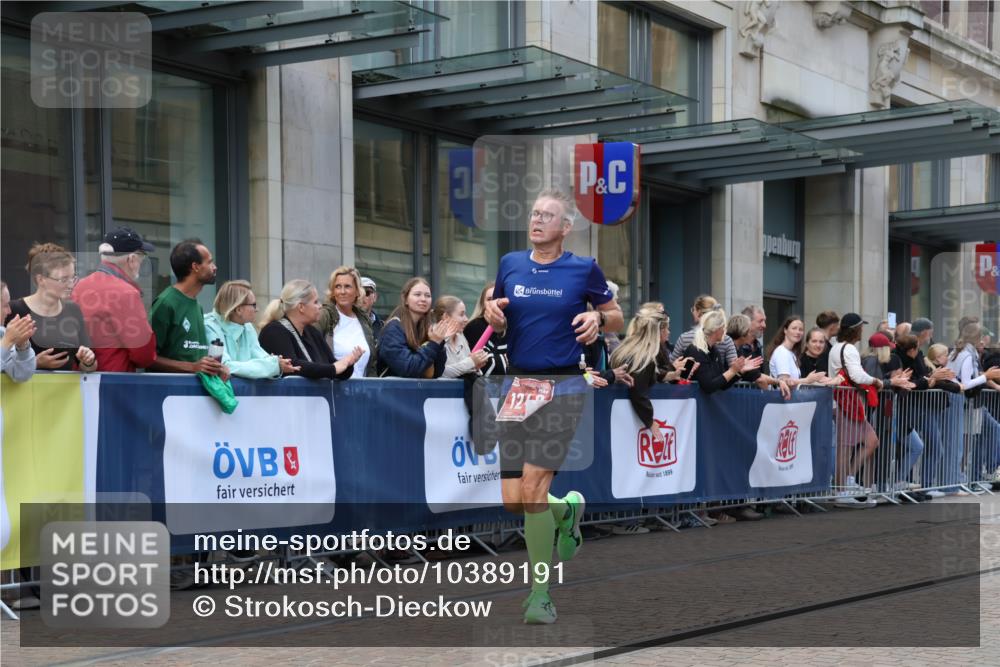 13.09.2026 - 21. swb-Marathon Bremen Strokosch-Dieckow http://msf.ph/oto/10389191 13.09.2026 12:59:32 Ziel 126, 277, 735, 807, 1320, 1485, 1852, 4964, 5828, 6557, 8850, 9153, 466, 658, 862, 1248, 1508, 1751, 1800, 1993, 2651, 3251, 4096, 5316, 8383, 9533 meine-sportfotos.de