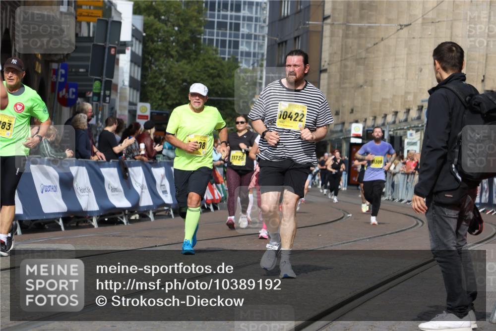 13.09.2026 - 21. swb-Marathon Bremen Strokosch-Dieckow http://msf.ph/oto/10389192 13.09.2026 11:10:39 Ziel 10002, 10169, 10361, 10362, 10706, 10719, 10791, 10890, 10963, 11080, 11382, 11725, 11732, 11933, 11957, 11982, 12117, 12227, 12293, 12454, 12550, 10148, 10163, 10461, 10462, 10547, 10911, 11043, 11047, 11327, 11335, 11465, 11513, 11756, 11846 meine-sportfotos.de