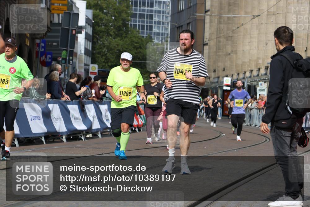 13.09.2026 - 21. swb-Marathon Bremen Strokosch-Dieckow http://msf.ph/oto/10389197 13.09.2026 11:10:39 Ziel 10002, 10169, 10361, 10362, 10706, 10719, 10791, 10890, 10963, 11080, 11382, 11725, 11732, 11933, 11957, 11982, 12117, 12227, 12293, 12454, 12550, 10148, 10163, 10461, 10462, 10547, 10911, 11043, 11047, 11327, 11335, 11465, 11513, 11756, 11846 meine-sportfotos.de