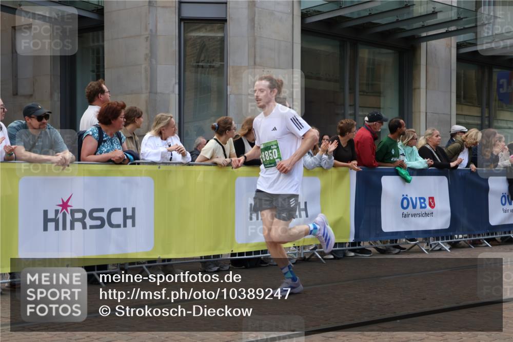 13.09.2026 - 21. swb-Marathon Bremen Strokosch-Dieckow http://msf.ph/oto/10389247 13.09.2026 12:59:38 Ziel 603, 735, 807, 1320, 1485, 1758, 1911, 1930, 6557, 7170, 8850, 9153, 126, 277, 466, 658, 862, 1248, 1800, 1852, 2651, 3251, 4096, 4964, 5316, 5828, 6557, 9533 meine-sportfotos.de