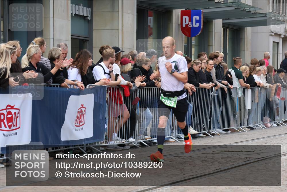 13.09.2026 - 21. swb-Marathon Bremen Strokosch-Dieckow http://msf.ph/oto/10389260 13.09.2026 12:59:41 Ziel 603, 735, 807, 1320, 1485, 1571, 1758, 1911, 1930, 7170, 8850, 9153, 126, 277, 466, 862, 1248, 1800, 1852, 3251, 4964, 5316, 5828, 6557 meine-sportfotos.de