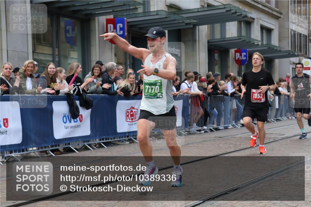 13.09.2026 - 21. swb-Marathon Bremen Strokosch-Dieckow http://msf.ph/oto/10389336 13.09.2026 12:59:53 Ziel 603, 671, 735, 912, 1571, 1758, 1911, 1930, 2683, 5776, 7015, 7170, 8689, 126, 277, 466, 807, 862, 1320, 1485, 1852, 4964, 5316, 5828, 6557, 8850, 9153 meine-sportfotos.de