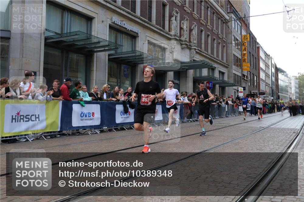 13.09.2026 - 21. swb-Marathon Bremen Strokosch-Dieckow http://msf.ph/oto/10389348 13.09.2026 12:59:54 Ziel 603, 671, 735, 912, 1571, 1758, 1911, 1930, 2683, 5776, 7015, 7170, 8689, 126, 277, 466, 807, 862, 1320, 1485, 1852, 4964, 5316, 5828, 6557, 8850, 9153 meine-sportfotos.de