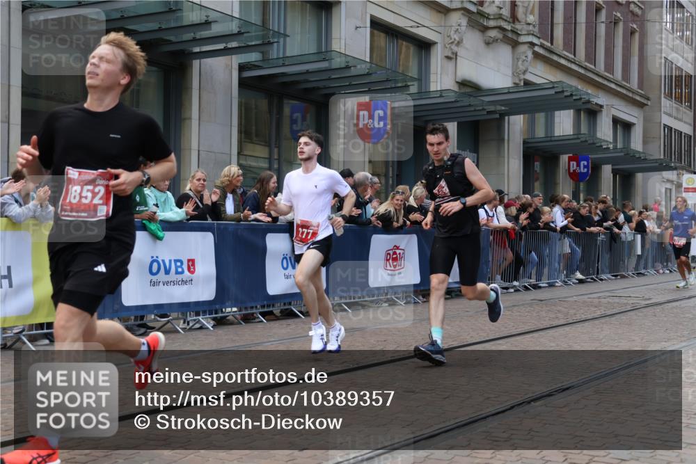 13.09.2026 - 21. swb-Marathon Bremen Strokosch-Dieckow http://msf.ph/oto/10389357 13.09.2026 12:59:55 Ziel 603, 671, 735, 912, 1571, 1758, 1911, 1930, 2683, 5776, 7015, 7170, 8689, 126, 277, 466, 807, 862, 1320, 1485, 1852, 4964, 5316, 5828, 6557, 8850, 9153 meine-sportfotos.de