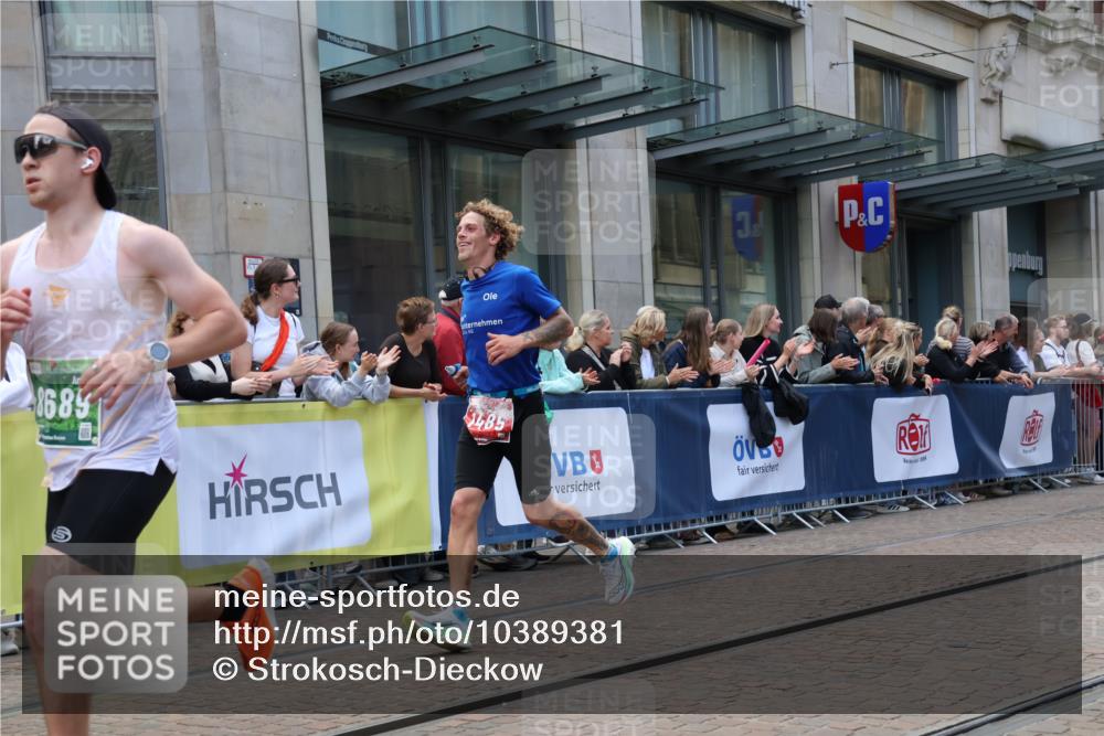 13.09.2026 - 21. swb-Marathon Bremen Strokosch-Dieckow http://msf.ph/oto/10389381 13.09.2026 12:59:59 Ziel 671, 912, 1571, 1758, 1911, 1930, 2683, 5776, 7015, 7170, 8689, 126, 277, 603, 735, 807, 1320, 1485, 1852, 1930, 6557, 8850, 9153 meine-sportfotos.de
