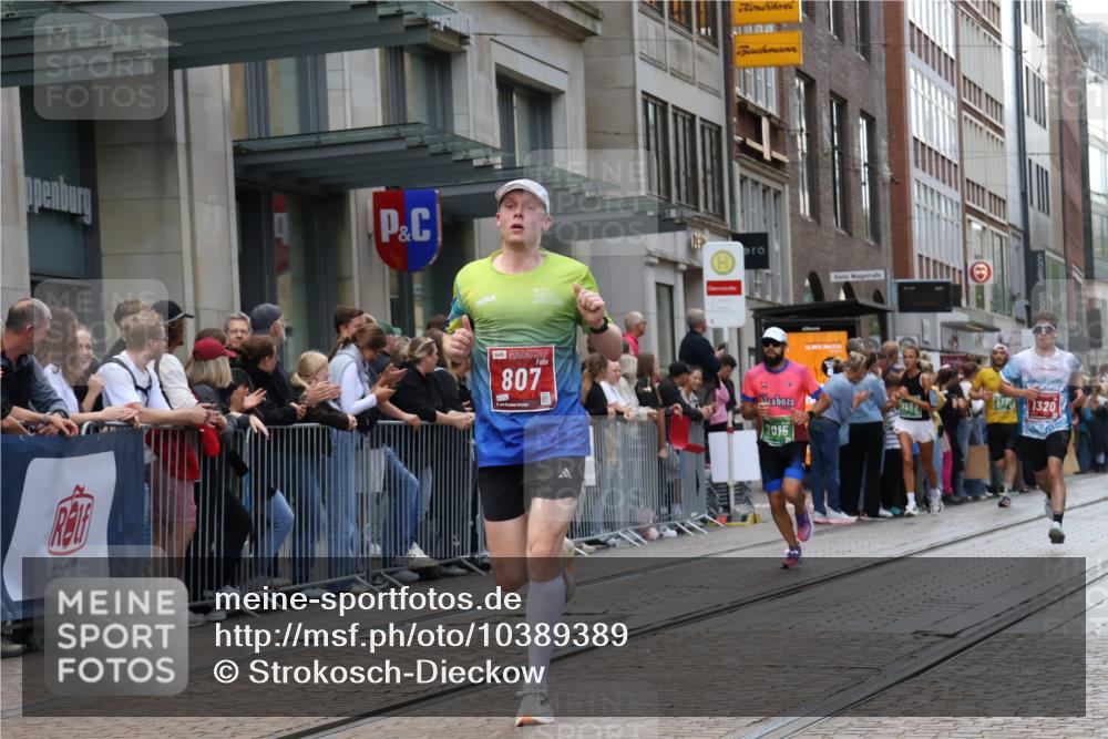 13.09.2026 - 21. swb-Marathon Bremen Strokosch-Dieckow http://msf.ph/oto/10389389 13.09.2026 13:00:01 Ziel 671, 912, 1550, 1571, 1754, 1758, 2683, 5776, 7015, 7170, 8689, 603, 735, 807, 1320, 1485, 1758, 1911, 1930, 6557, 7170, 8850, 9153 meine-sportfotos.de