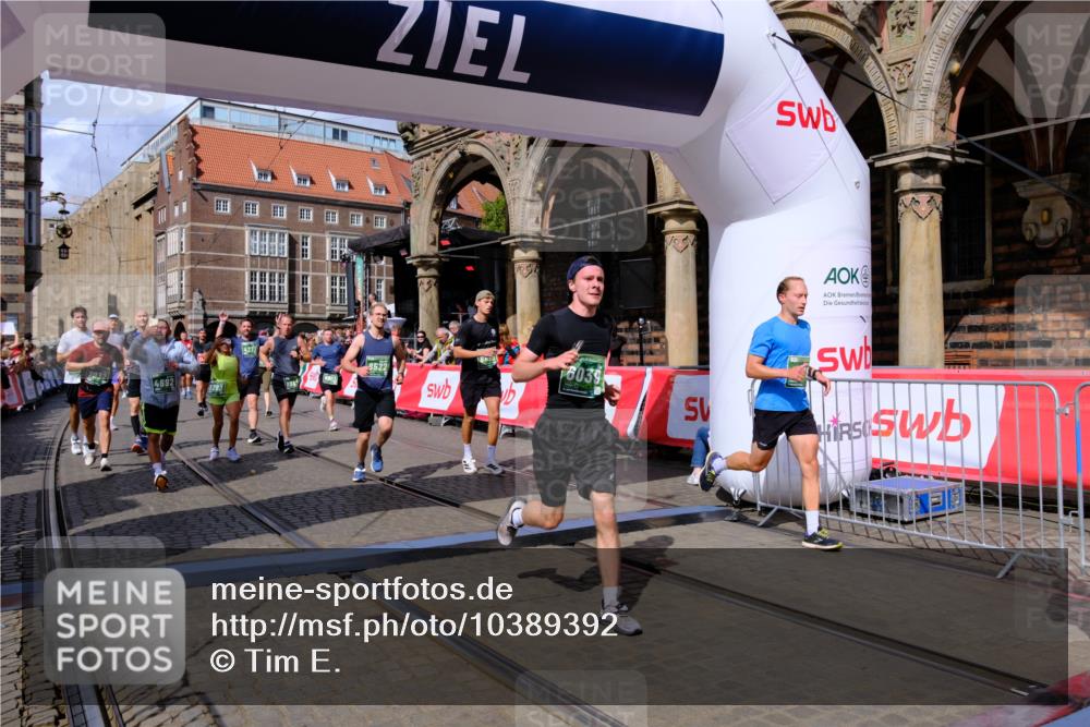 13.09.2026 - 21. swb-Marathon Bremen Tim E. http://msf.ph/oto/10389392 13.09.2026 13:31:54 Ziel 310, 922, 1600, 2707, 3115, 3152, 3239, 3244, 3579, 3858, 3859, 4164, 4258, 4273, 4692, 4889, 5426, 5504, 5899, 6039, 6062, 6100, 6147, 6193, 6213, 6581, 6602, 6971, 7032, 7260, 7608, 7941, 7964, 8042, 8078, 8166, 8205, 8206, 8239, 8364, 8495, 8522, 9033, 9155, 9293, 9568, 9903, 9914, 13151 meine-sportfotos.de