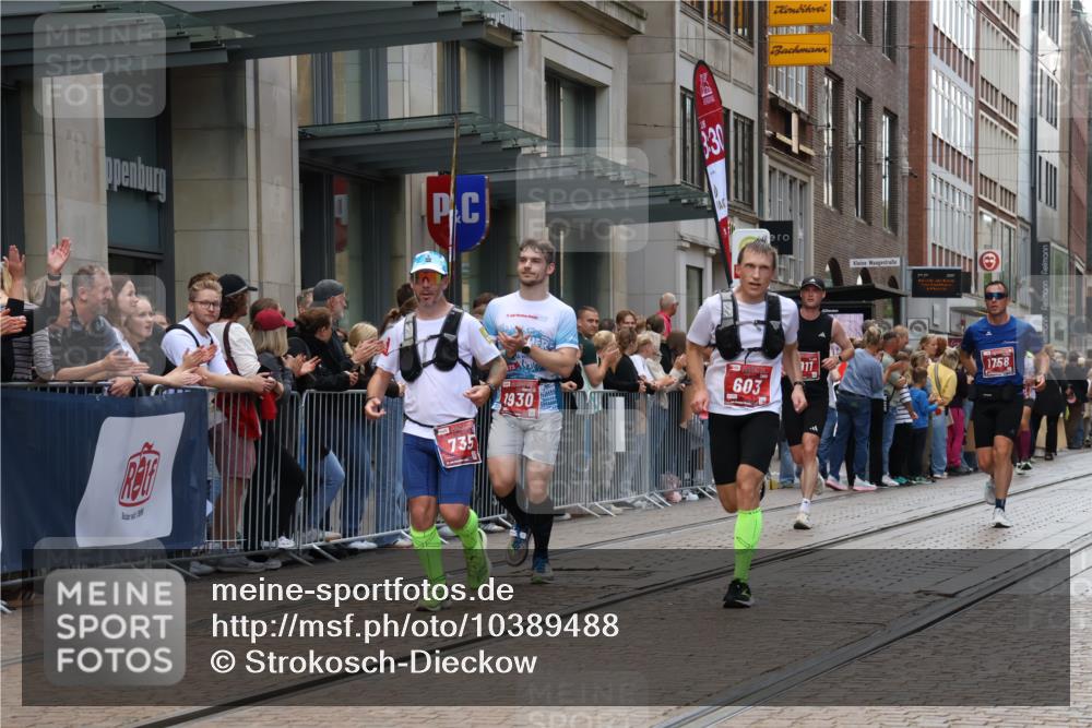13.09.2026 - 21. swb-Marathon Bremen Strokosch-Dieckow http://msf.ph/oto/10389488 13.09.2026 13:00:12 Ziel 371, 453, 1136, 1550, 1754, 2141, 2683, 4904, 5776, 7015, 603, 671, 735, 807, 912, 1571, 1758, 1911, 1930, 7170, 8689, 9153 meine-sportfotos.de