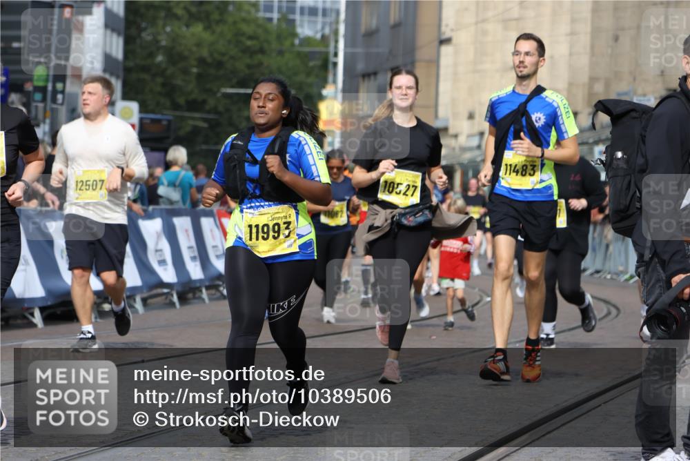 13.09.2026 - 21. swb-Marathon Bremen Strokosch-Dieckow http://msf.ph/oto/10389506 13.09.2026 11:11:08 Ziel 10148, 10163, 10461, 10462, 10547, 10792, 10911, 11043, 11047, 11309, 11327, 11335, 11465, 11513, 11583, 11736, 11756, 11846, 10419, 10611, 11036, 11062, 11216, 11231, 11458, 11679, 11745, 11870, 12126, 12148, 12396 meine-sportfotos.de