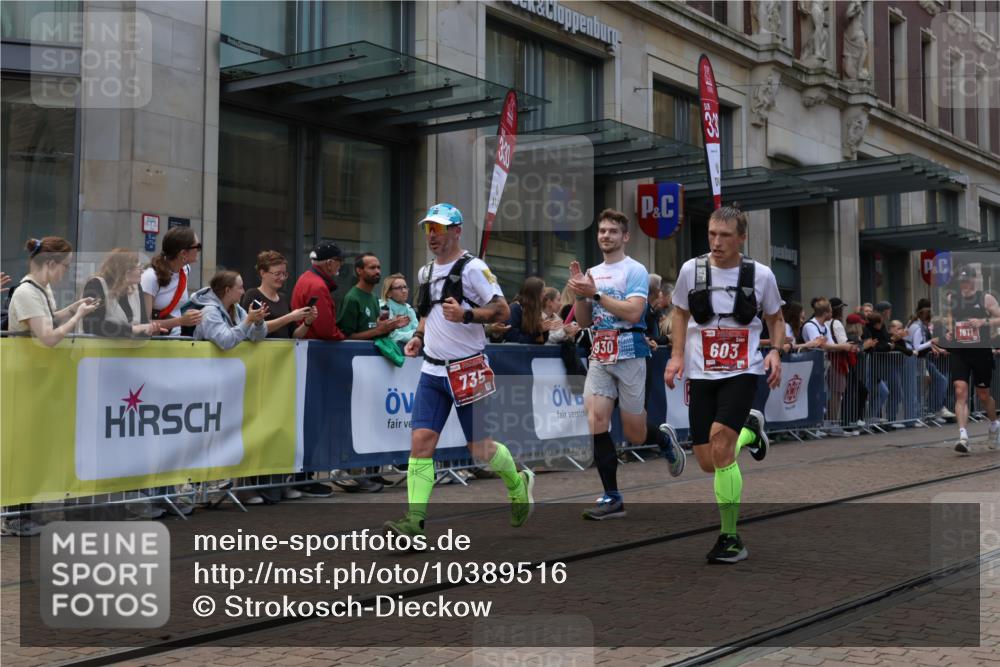 13.09.2026 - 21. swb-Marathon Bremen Strokosch-Dieckow http://msf.ph/oto/10389516 13.09.2026 13:00:14 Ziel 371, 453, 1136, 1550, 1754, 2141, 2683, 4904, 5776, 603, 671, 735, 912, 1571, 1758, 1911, 1930, 7015, 7170, 8689, 9153 meine-sportfotos.de