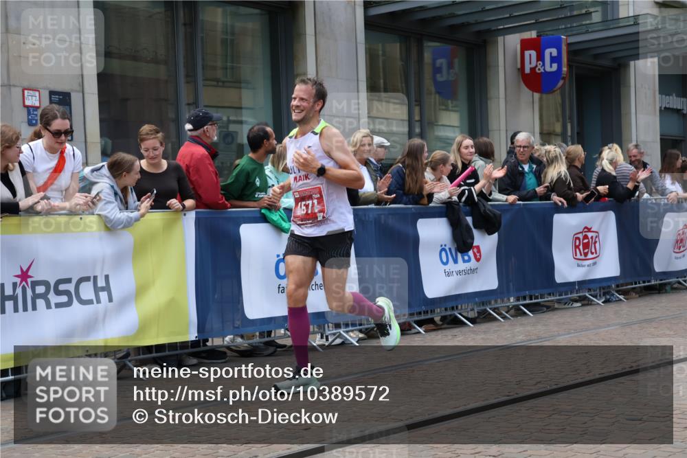 13.09.2026 - 21. swb-Marathon Bremen Strokosch-Dieckow http://msf.ph/oto/10389572 13.09.2026 13:00:21 Ziel 371, 453, 1136, 1550, 1754, 2141, 4904, 8749, 9849, 603, 671, 735, 912, 1571, 1758, 1911, 1930, 2683, 5776, 7015, 7170, 8689 meine-sportfotos.de