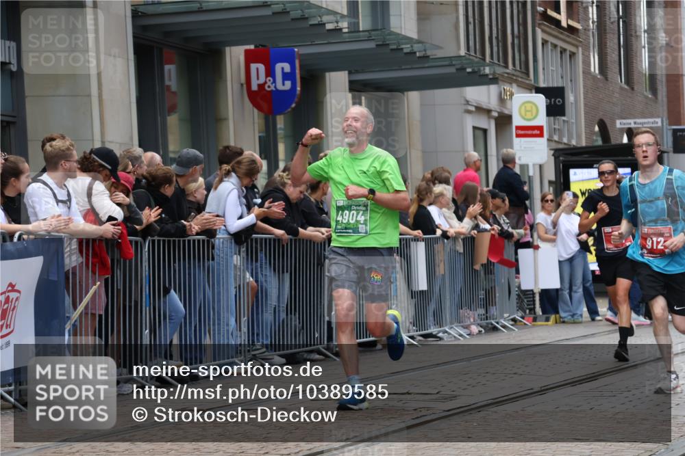 13.09.2026 - 21. swb-Marathon Bremen Strokosch-Dieckow http://msf.ph/oto/10389585 13.09.2026 13:00:22 Ziel 371, 453, 1136, 1550, 1754, 2141, 4904, 8749, 9849, 603, 671, 735, 912, 1571, 1758, 1911, 1930, 2683, 5776, 7015, 7170, 8689 meine-sportfotos.de