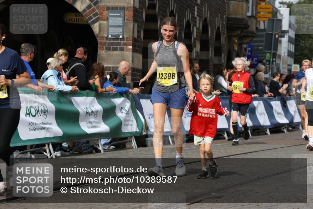 13.09.2026 - 21. swb-Marathon Bremen Strokosch-Dieckow http://msf.ph/oto/10389587 13.09.2026 11:11:18 Ziel 10148, 10163, 10313, 10461, 10462, 10527, 10547, 10644, 10653, 10792, 10841, 11043, 11141, 11237, 11335, 11465, 11483, 11691, 11756, 11993, 12401, 12507, 10510, 10511, 10546, 10977, 11036, 11216, 11289, 11533, 11702, 11870, 12126, 12220, 12311, 12464, 12508 meine-sportfotos.de