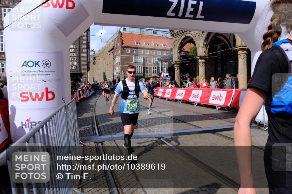 13.09.2026 - 21. swb-Marathon Bremen Tim E. http://msf.ph/oto/10389619 13.09.2026 13:32:24 Ziel 1369, 2310, 2934, 3946, 4566, 4797, 4979, 5628, 6116, 6258, 6475, 6875, 7182, 7526, 7818, 8610, 9394, 9640, 13029, 13182 meine-sportfotos.de