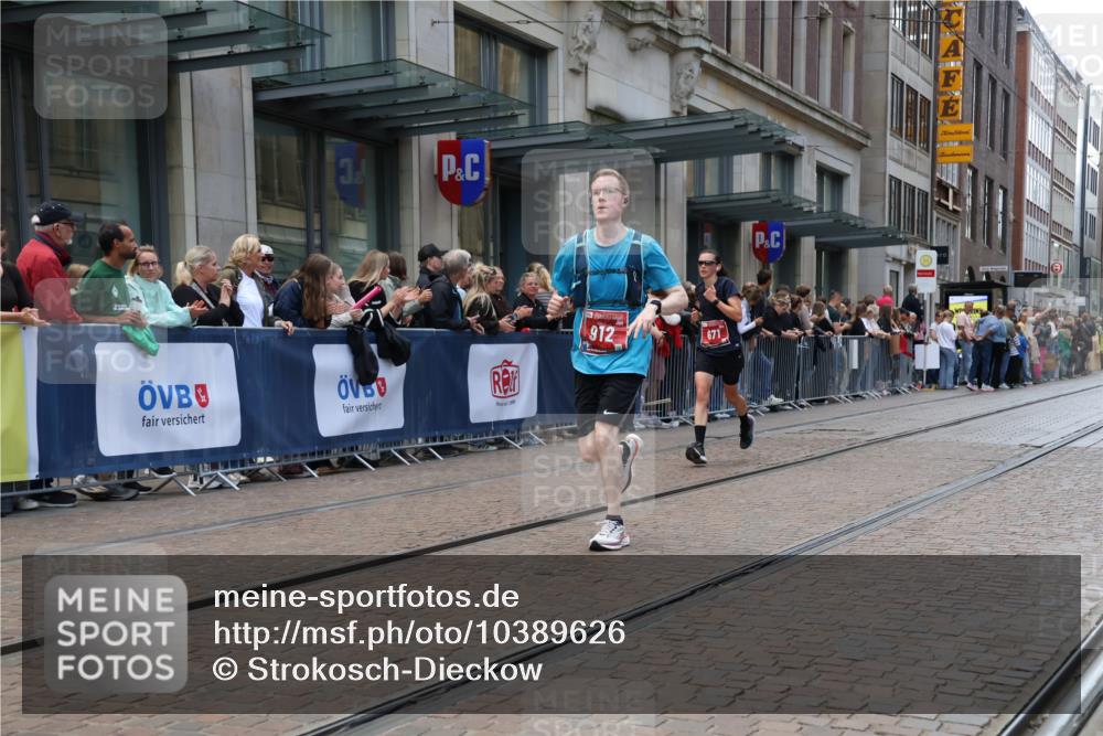 13.09.2026 - 21. swb-Marathon Bremen Strokosch-Dieckow http://msf.ph/oto/10389626 13.09.2026 13:00:26 Ziel 371, 453, 1136, 1550, 1754, 2141, 4904, 8749, 9849, 671, 912, 1550, 1571, 1754, 1758, 2683, 5776, 7015, 7170, 8689 meine-sportfotos.de