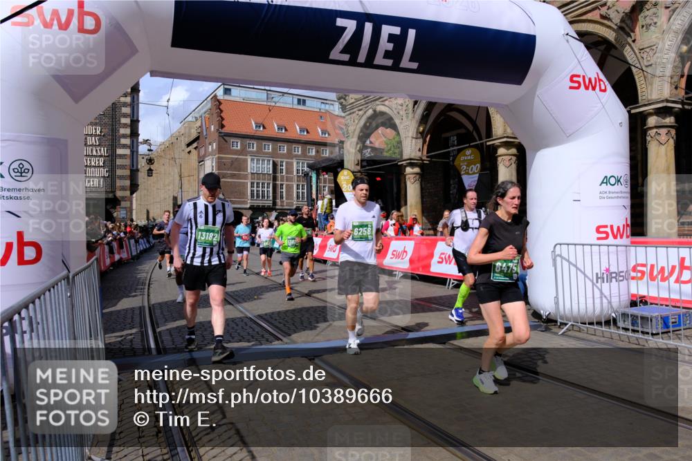 13.09.2026 - 21. swb-Marathon Bremen Tim E. http://msf.ph/oto/10389666 13.09.2026 13:32:36 Ziel 287, 1369, 2910, 3402, 3441, 3650, 3922, 4057, 4263, 4471, 4566, 4655, 4835, 5281, 5628, 6258, 6475, 6518, 6781, 6857, 6875, 6900, 7150, 7182, 7553, 7572, 7818, 8632, 9040, 9151, 9198, 9283, 9394, 9719, 9779, 13029, 13182, 13208, 13244 meine-sportfotos.de