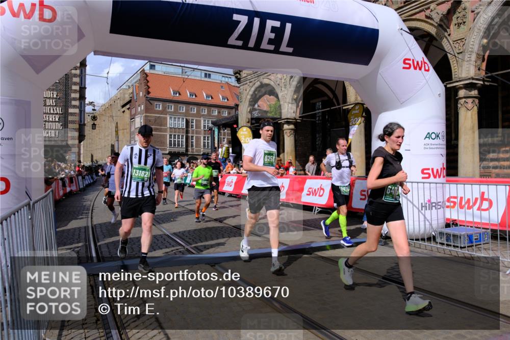 13.09.2026 - 21. swb-Marathon Bremen Tim E. http://msf.ph/oto/10389670 13.09.2026 13:32:36 Ziel 287, 1369, 2910, 3402, 3441, 3650, 3922, 4057, 4263, 4471, 4566, 4655, 4835, 5281, 5628, 6258, 6475, 6518, 6781, 6857, 6875, 6900, 7150, 7182, 7553, 7572, 7818, 8632, 9040, 9151, 9198, 9283, 9394, 9719, 9779, 13029, 13182, 13208, 13244 meine-sportfotos.de
