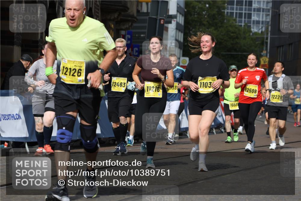 13.09.2026 - 21. swb-Marathon Bremen Strokosch-Dieckow http://msf.ph/oto/10389751 13.09.2026 11:11:30 Ziel 10313, 10419, 10527, 10611, 10644, 10653, 11062, 11141, 11231, 11458, 11483, 11679, 11691, 11745, 11993, 12148, 12396, 12401, 12507, 10155, 10510, 10511, 10552, 10616, 10977, 11239, 11533, 11927, 12082, 12286, 12311, 12336, 12553 meine-sportfotos.de