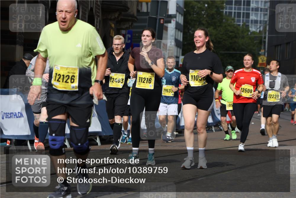 13.09.2026 - 21. swb-Marathon Bremen Strokosch-Dieckow http://msf.ph/oto/10389759 13.09.2026 11:11:30 Ziel 10313, 10419, 10527, 10611, 10644, 10653, 11062, 11141, 11231, 11458, 11483, 11679, 11691, 11745, 11993, 12148, 12396, 12401, 12507, 10155, 10510, 10511, 10552, 10616, 10977, 11239, 11533, 11927, 12082, 12286, 12311, 12336, 12553 meine-sportfotos.de