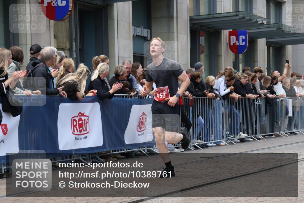 13.09.2026 - 21. swb-Marathon Bremen Strokosch-Dieckow http://msf.ph/oto/10389761 13.09.2026 13:00:48 Ziel 1619, 3019, 4328, 5663, 6359, 371, 453, 1136, 1550, 1754, 2141, 4904, 8749, 9849 meine-sportfotos.de