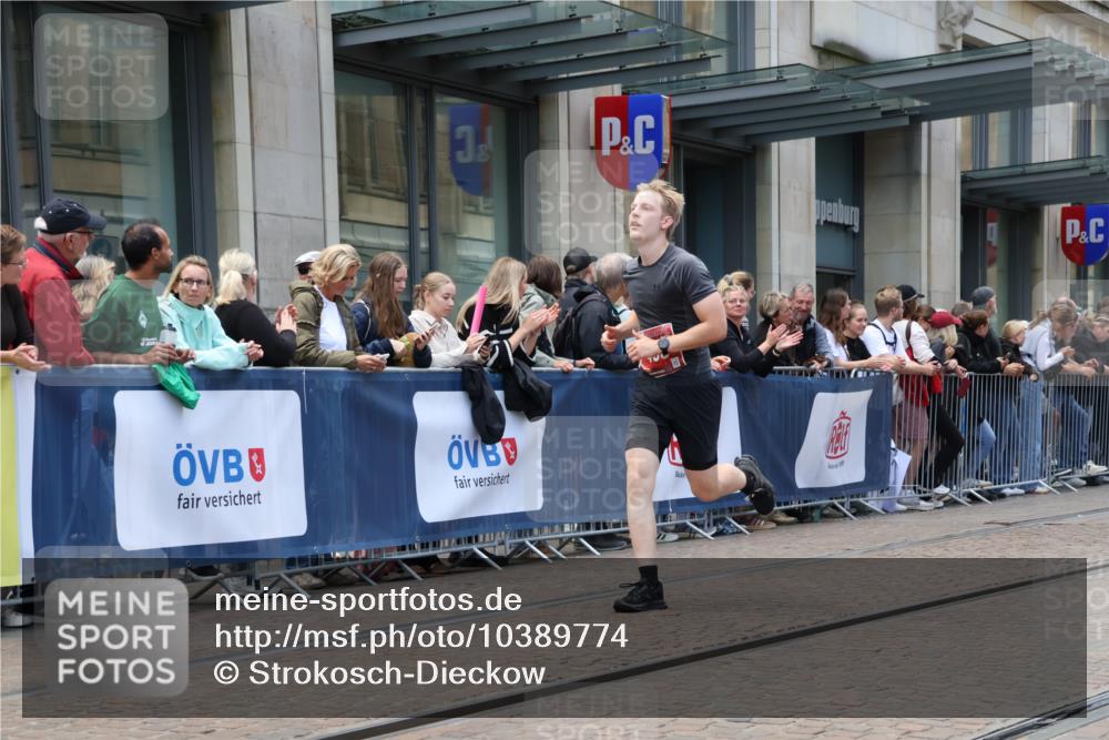 13.09.2026 - 21. swb-Marathon Bremen Strokosch-Dieckow http://msf.ph/oto/10389774 13.09.2026 13:00:49 Ziel 1411, 1619, 3019, 4328, 5663, 6359, 371, 453, 1136, 1550, 1754, 2141, 4904, 8749, 9849 meine-sportfotos.de