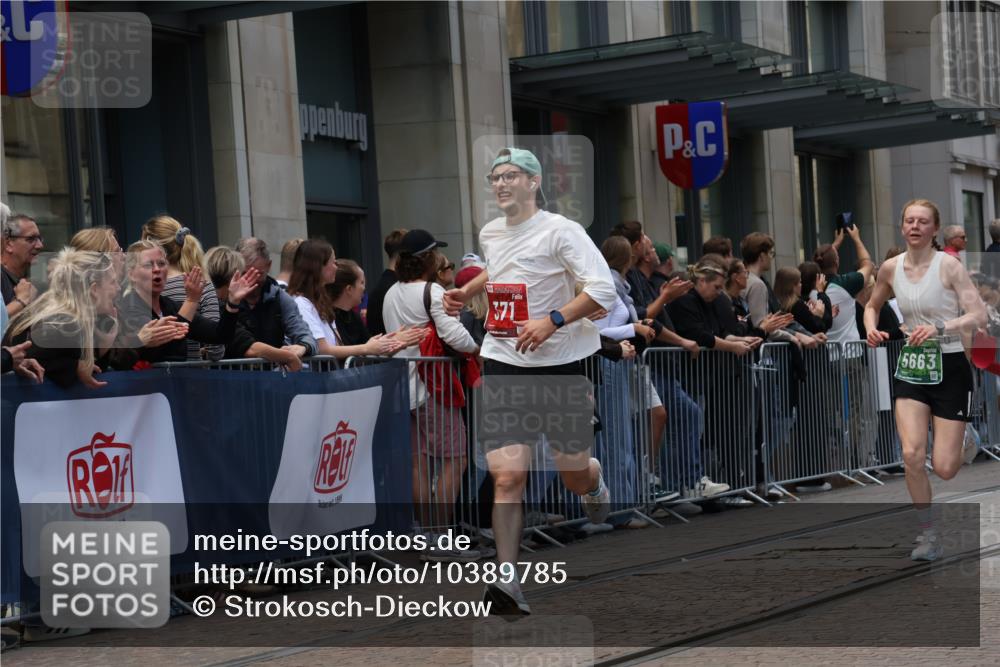 13.09.2026 - 21. swb-Marathon Bremen Strokosch-Dieckow http://msf.ph/oto/10389785 13.09.2026 13:00:54 Ziel 1411, 1619, 3019, 4328, 5663, 371, 453, 1136, 2141, 4904, 6359, 8749, 9849 meine-sportfotos.de