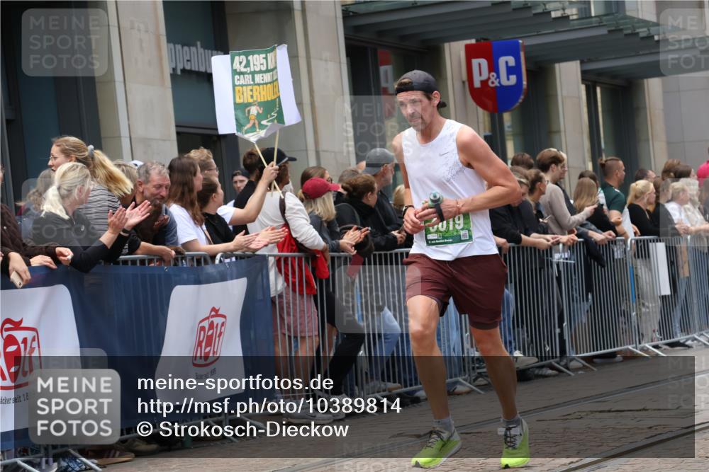 13.09.2026 - 21. swb-Marathon Bremen Strokosch-Dieckow http://msf.ph/oto/10389814 13.09.2026 13:00:58 Ziel 1411, 1619, 3019, 4328, 5663, 5996, 371, 453, 6359, 8749, 9849 meine-sportfotos.de