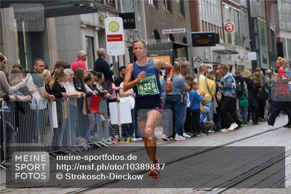 13.09.2026 - 21. swb-Marathon Bremen Strokosch-Dieckow http://msf.ph/oto/10389837 13.09.2026 13:01:02 Ziel 1411, 1619, 3019, 4118, 4328, 5663, 5996, 13063, 371, 6359, 8749, 9849 meine-sportfotos.de