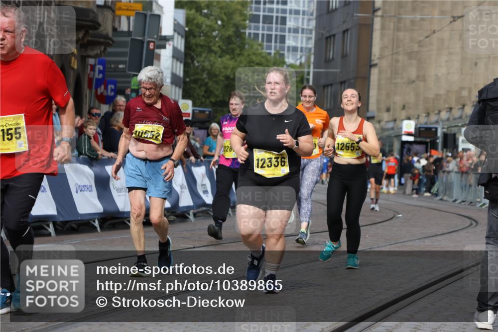 13.09.2026 - 21. swb-Marathon Bremen Strokosch-Dieckow http://msf.ph/oto/10389865 13.09.2026 11:11:43 Ziel 10419, 10510, 10546, 10611, 10977, 11036, 11216, 11231, 11289, 11458, 11702, 11745, 11870, 12126, 12148, 12220, 12311, 12464, 12508, 10582 meine-sportfotos.de