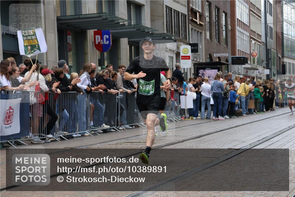 13.09.2026 - 21. swb-Marathon Bremen Strokosch-Dieckow http://msf.ph/oto/10389891 13.09.2026 13:01:12 Ziel 1411, 4118, 4328, 5369, 5996, 7950, 9137, 13063, 13168, 1619, 3019, 5663, 6359 meine-sportfotos.de
