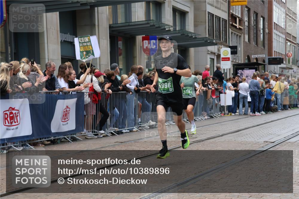 13.09.2026 - 21. swb-Marathon Bremen Strokosch-Dieckow http://msf.ph/oto/10389896 13.09.2026 13:01:13 Ziel 1411, 4118, 4328, 5369, 5996, 7950, 9137, 13063, 13168, 1619, 3019, 4328, 5663, 6359 meine-sportfotos.de