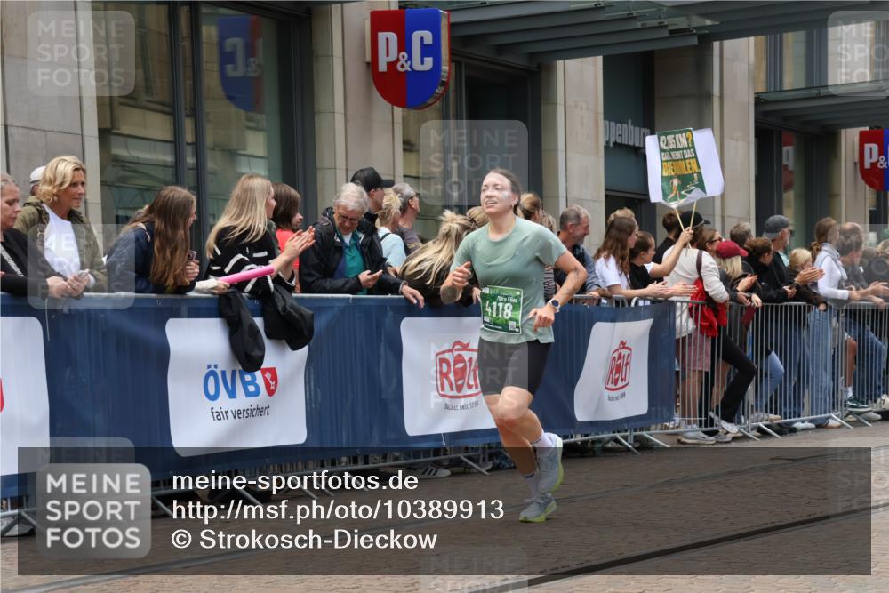 13.09.2026 - 21. swb-Marathon Bremen Strokosch-Dieckow http://msf.ph/oto/10389913 13.09.2026 13:01:15 Ziel 4118, 5369, 5996, 7950, 9137, 13063, 13168, 1411, 1619, 3019, 4328, 5663, 6359 meine-sportfotos.de
