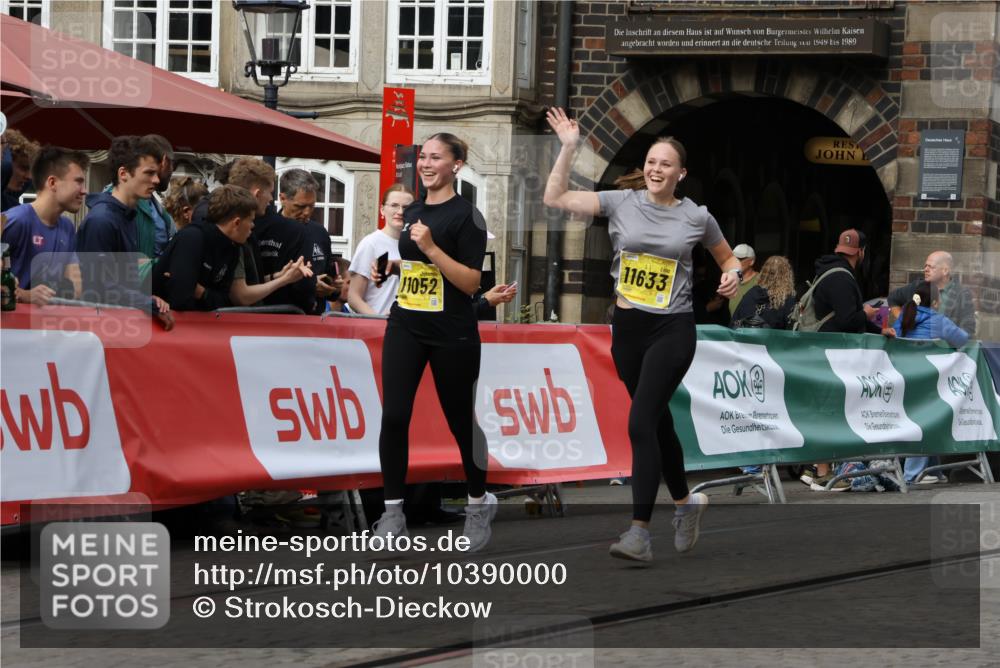 13.09.2026 - 21. swb-Marathon Bremen Strokosch-Dieckow http://msf.ph/oto/10390000 13.09.2026 11:12:24 Ziel 10490, 10582, 11585, 12012, 10354, 10743, 10874, 10875, 10909, 11090, 12497 meine-sportfotos.de