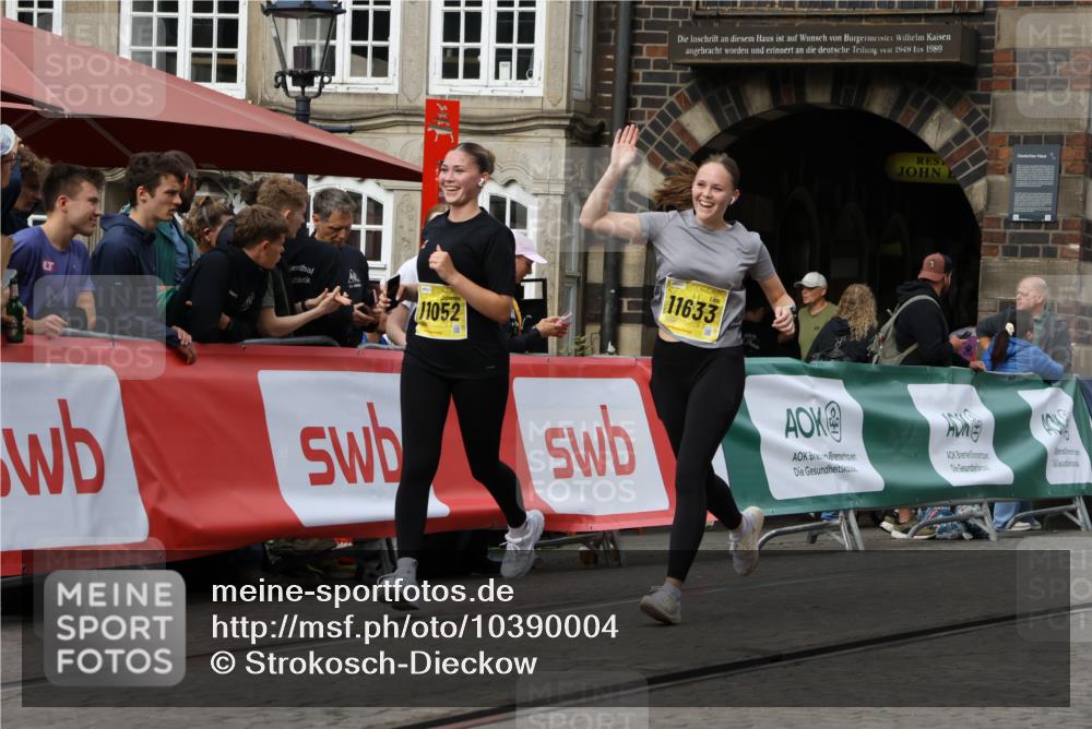 13.09.2026 - 21. swb-Marathon Bremen Strokosch-Dieckow http://msf.ph/oto/10390004 13.09.2026 11:12:24 Ziel 10490, 10582, 11585, 12012, 10354, 10743, 10874, 10875, 10909, 11090, 12497 meine-sportfotos.de