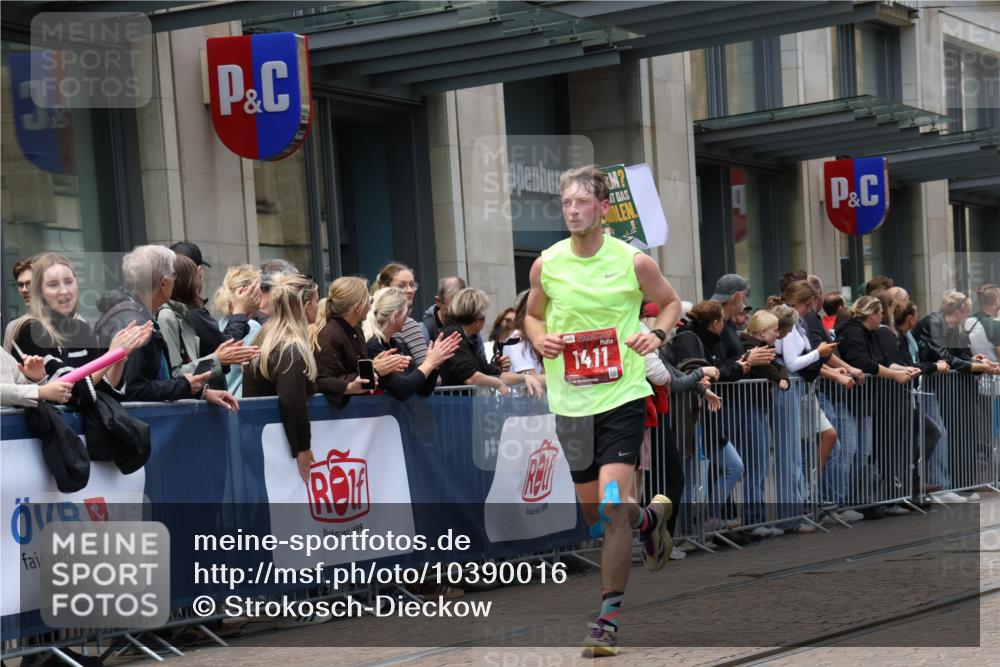 13.09.2026 - 21. swb-Marathon Bremen Strokosch-Dieckow http://msf.ph/oto/10390016 13.09.2026 13:01:29 Ziel 1614, 4696, 4739, 5369, 5601, 7950, 9137, 9233, 13168, 1411, 1619, 3019, 4118, 4328, 5996, 13063 meine-sportfotos.de