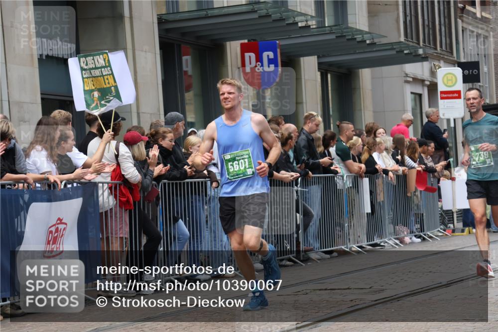 13.09.2026 - 21. swb-Marathon Bremen Strokosch-Dieckow http://msf.ph/oto/10390067 13.09.2026 13:01:38 Ziel 1614, 1667, 4696, 4739, 5601, 9233, 1411, 4118, 4328, 5369, 5996, 7950, 9137, 13063, 13168 meine-sportfotos.de
