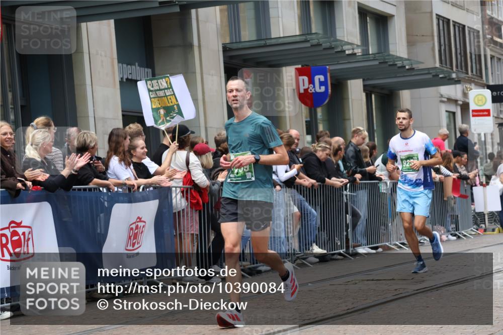 13.09.2026 - 21. swb-Marathon Bremen Strokosch-Dieckow http://msf.ph/oto/10390084 13.09.2026 13:01:40 Ziel 1614, 1667, 4696, 4739, 5601, 9233, 4118, 5369, 5996, 7950, 9137, 13063, 13168 meine-sportfotos.de