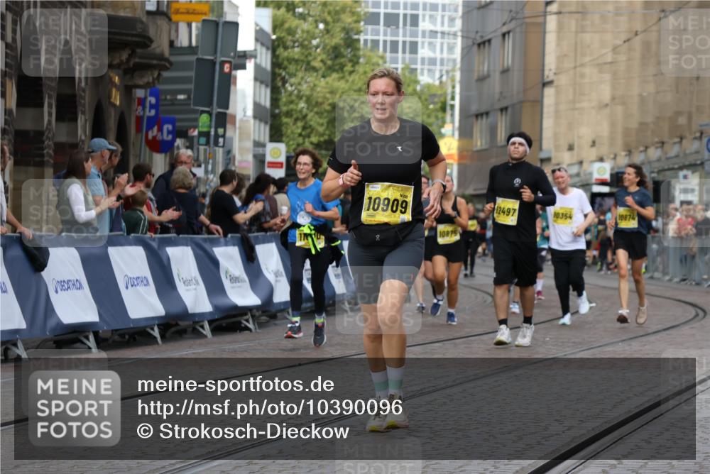 13.09.2026 - 21. swb-Marathon Bremen Strokosch-Dieckow http://msf.ph/oto/10390096 13.09.2026 11:12:37 Ziel 10213, 10406, 10414, 11052, 11633, 11716, 12012, 12327, 10354, 10483, 10743, 11657, 12234, 12423 meine-sportfotos.de