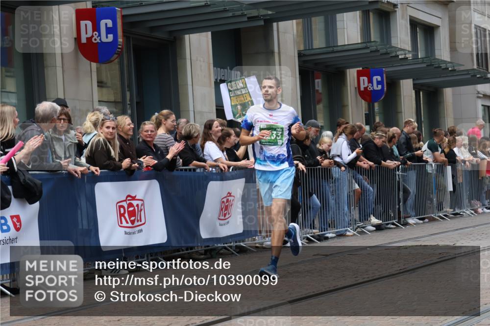 13.09.2026 - 21. swb-Marathon Bremen Strokosch-Dieckow http://msf.ph/oto/10390099 13.09.2026 13:01:41 Ziel 1614, 1667, 4696, 4739, 5601, 9233, 1614, 4118, 5369, 5996, 7950, 9137, 13063, 13168 meine-sportfotos.de