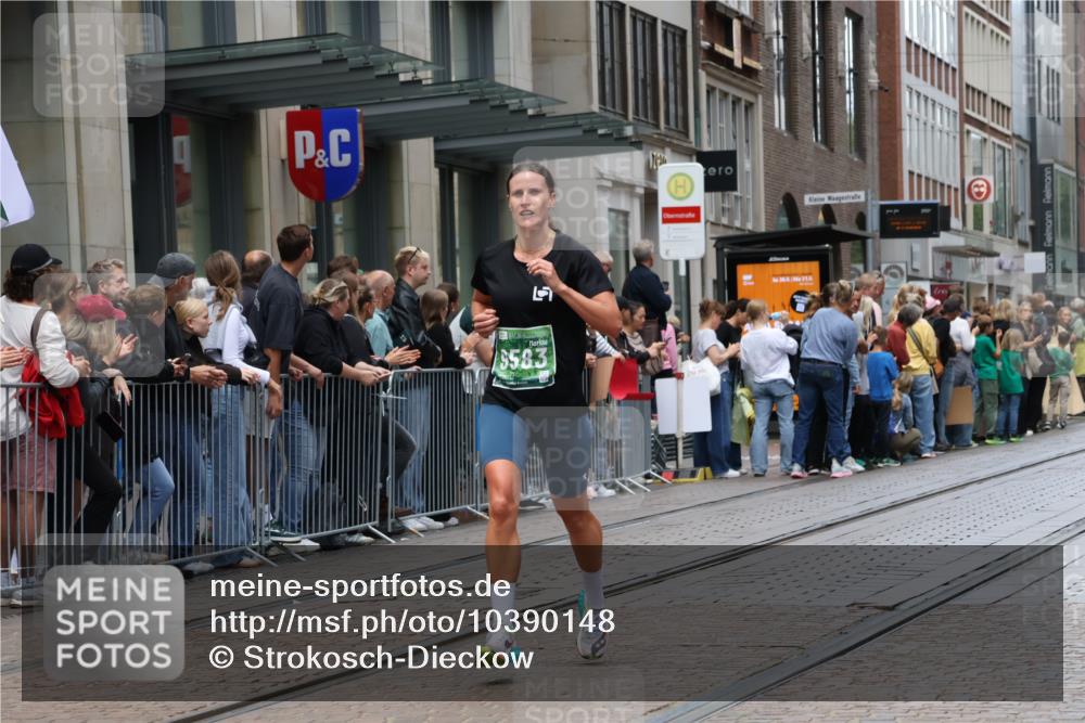 13.09.2026 - 21. swb-Marathon Bremen Strokosch-Dieckow http://msf.ph/oto/10390148 13.09.2026 13:02:02 Ziel 9583, 1614, 1667, 4696, 4739, 5601, 9137, 9233 meine-sportfotos.de