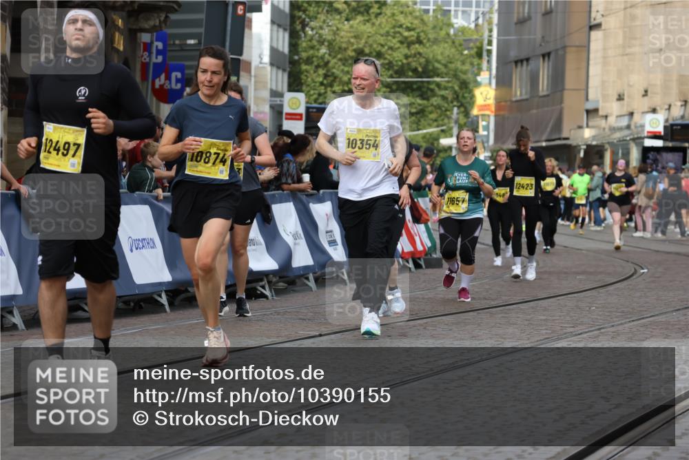 13.09.2026 - 21. swb-Marathon Bremen Strokosch-Dieckow http://msf.ph/oto/10390155 13.09.2026 11:12:43 Ziel 10213, 10406, 10414, 10909, 11052, 11633, 11716, 12327, 10483, 11606, 11671, 11832, 12050, 12423 meine-sportfotos.de