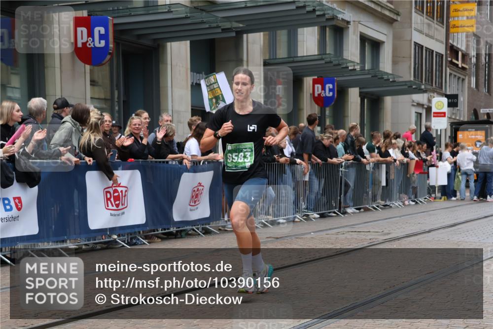 13.09.2026 - 21. swb-Marathon Bremen Strokosch-Dieckow http://msf.ph/oto/10390156 13.09.2026 13:02:02 Ziel 9583, 1614, 1667, 4696, 4739, 5601, 9137, 9233 meine-sportfotos.de