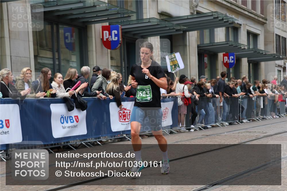 13.09.2026 - 21. swb-Marathon Bremen Strokosch-Dieckow http://msf.ph/oto/10390161 13.09.2026 13:02:03 Ziel 9583, 1614, 1667, 4696, 4739, 5601, 9233 meine-sportfotos.de