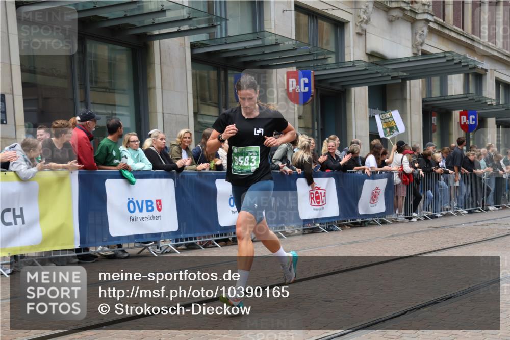 13.09.2026 - 21. swb-Marathon Bremen Strokosch-Dieckow http://msf.ph/oto/10390165 13.09.2026 13:02:03 Ziel 9583, 1614, 1667, 4696, 4739, 5601, 9233 meine-sportfotos.de