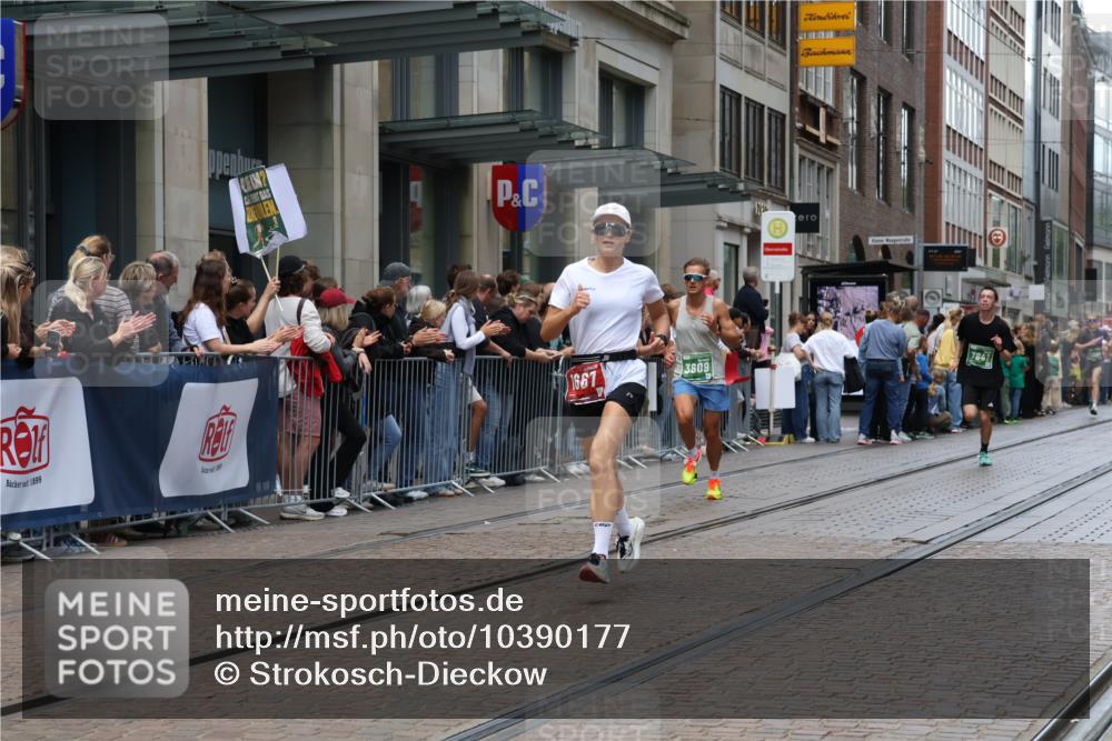 13.09.2026 - 21. swb-Marathon Bremen Strokosch-Dieckow http://msf.ph/oto/10390177 13.09.2026 13:02:17 Ziel 1795, 1850, 3609, 7841, 13237, 1667, 9233, 9583 meine-sportfotos.de