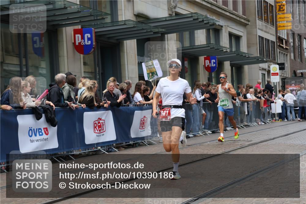13.09.2026 - 21. swb-Marathon Bremen Strokosch-Dieckow http://msf.ph/oto/10390186 13.09.2026 13:02:18 Ziel 1795, 1850, 3609, 7841, 13237, 1667, 9583 meine-sportfotos.de