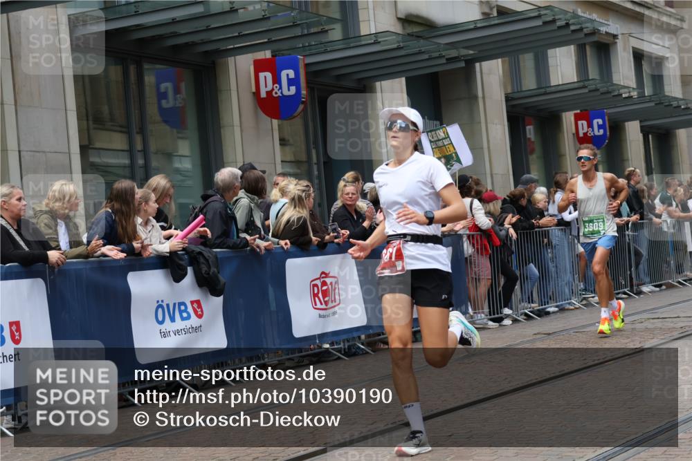 13.09.2026 - 21. swb-Marathon Bremen Strokosch-Dieckow http://msf.ph/oto/10390190 13.09.2026 13:02:18 Ziel 1795, 1850, 3609, 7841, 13237, 1667, 9583 meine-sportfotos.de