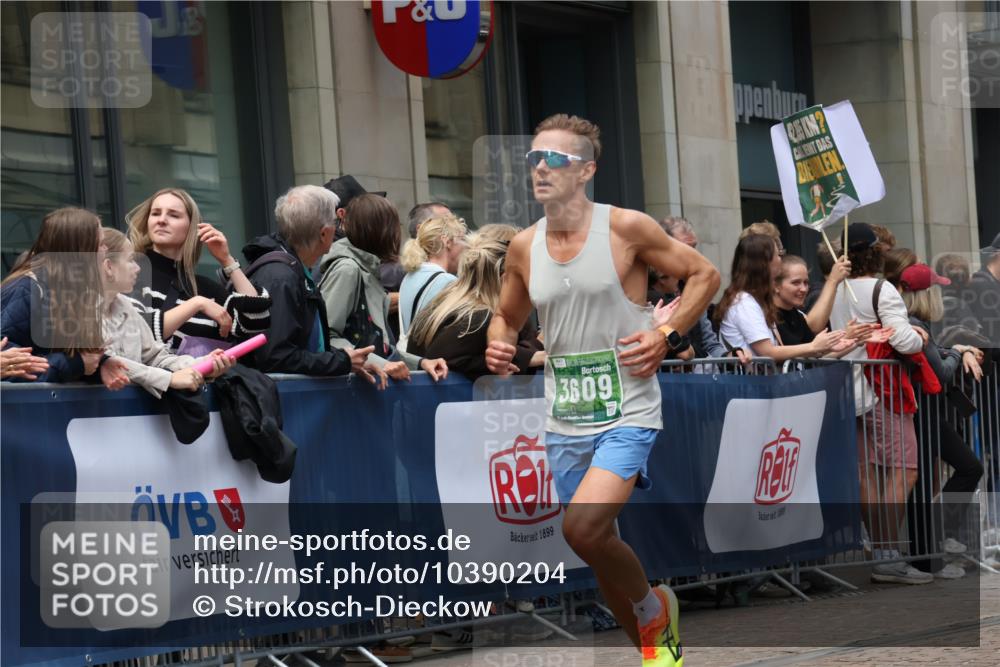 13.09.2026 - 21. swb-Marathon Bremen Strokosch-Dieckow http://msf.ph/oto/10390204 13.09.2026 13:02:19 Ziel 1795, 1850, 3609, 7841, 13237, 1667, 9583 meine-sportfotos.de